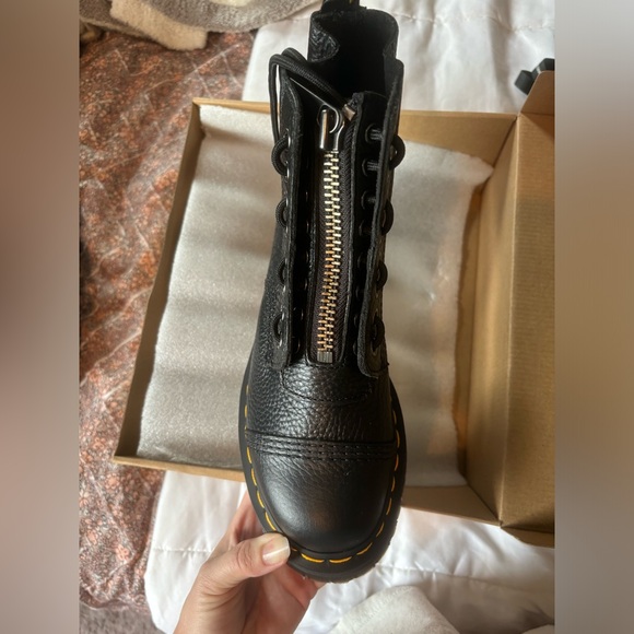 Dr. Martin Sinclair Boots -New - Picture 2 of 5